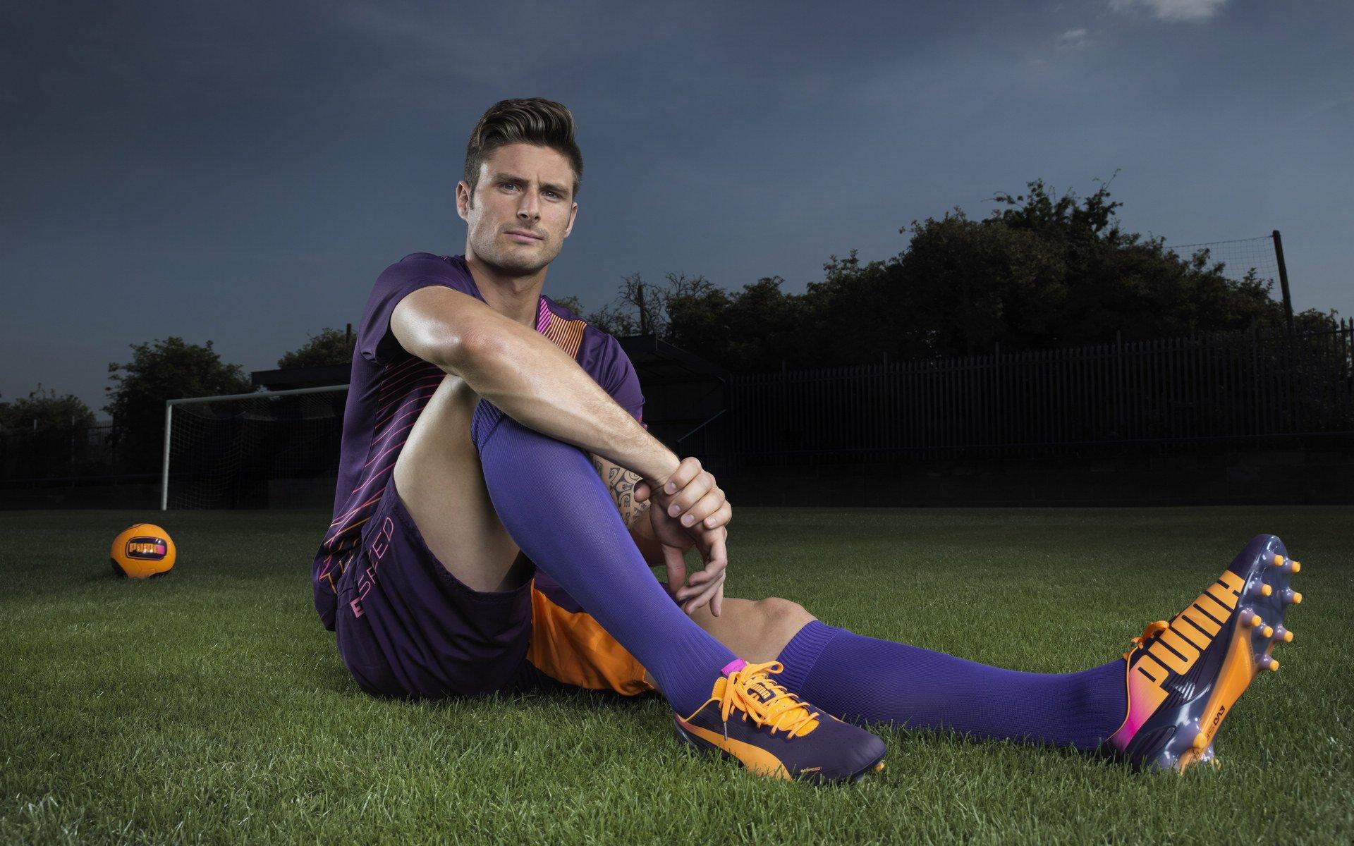 蓝军枪手天王山对决前夜，枪手热身赛展现争冠野心